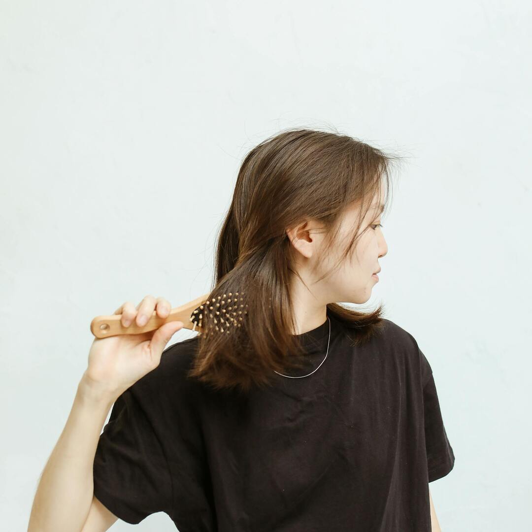 Självrengörande hårborste livsstil / Self-Cleaning Hair Brush lifestyle